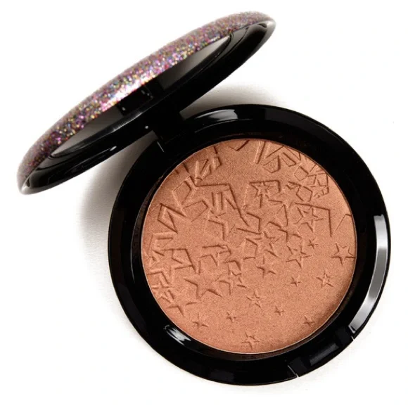 MAC Cosmetics Star-Embossed Highlighter - Picture 1 of 2